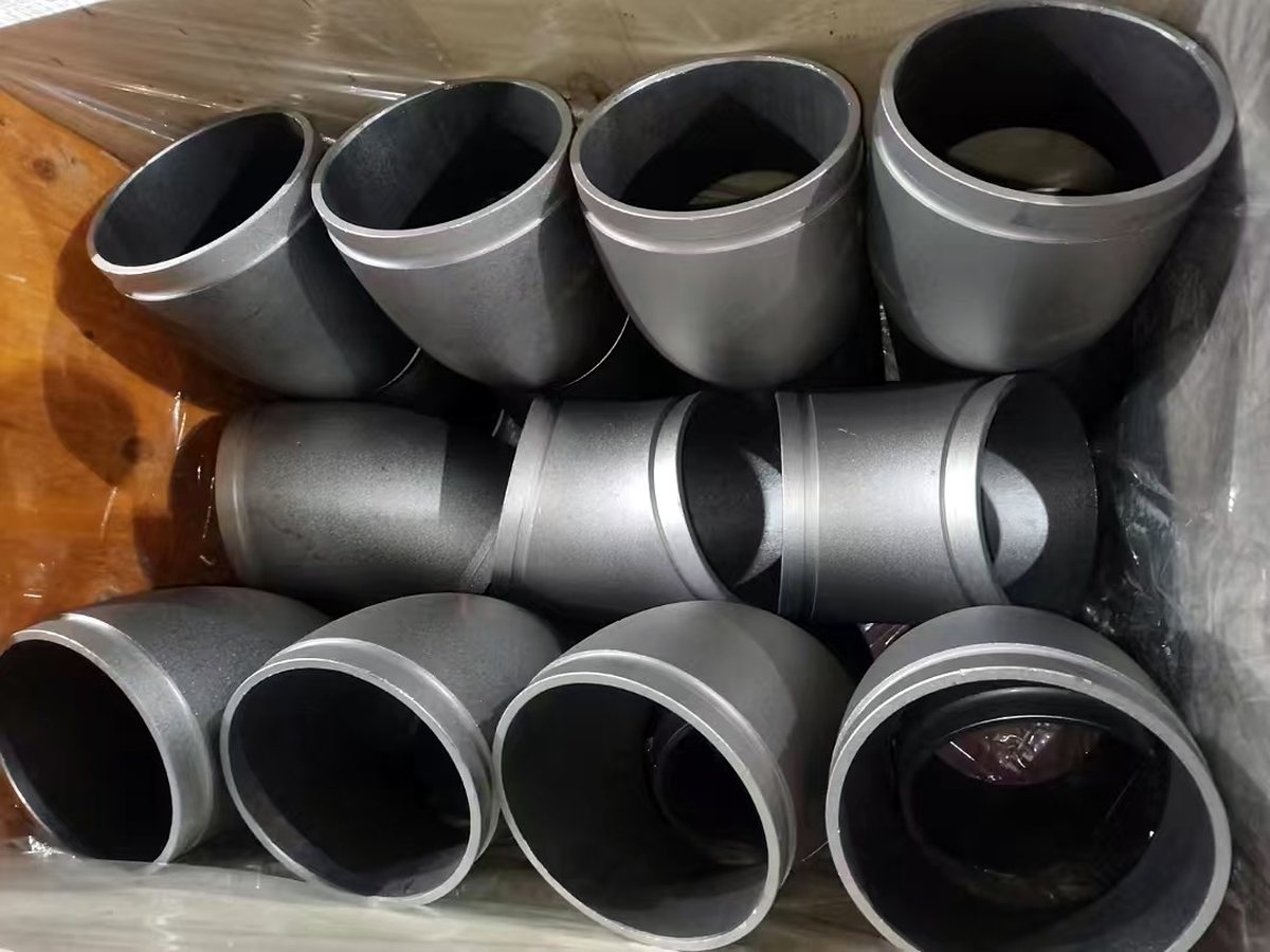 Steel pipe fittings